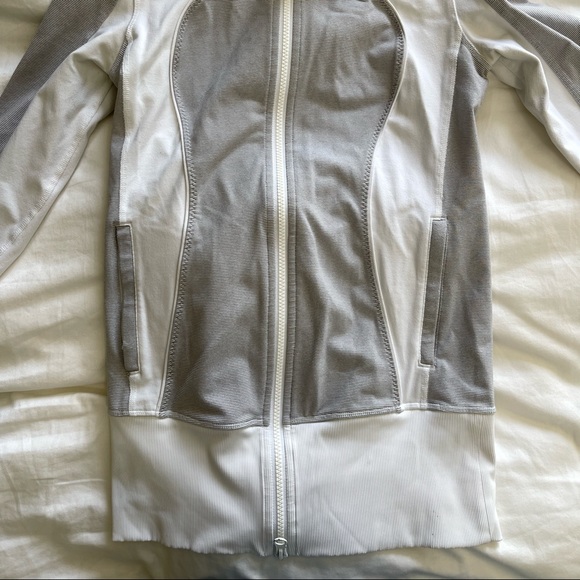 Lululemon Zip Up Jacket Long in size 6 White and Light Grey - Picture 2 of 2